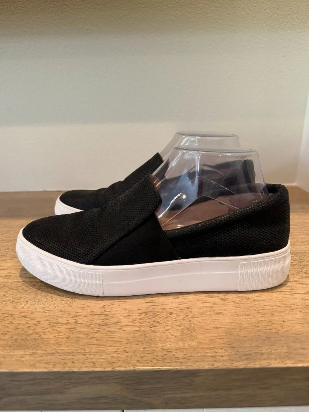 Vince Camuto Kanesya Black Leather Slip On Platform Sneakers 7.5 - Picture 9 of 9